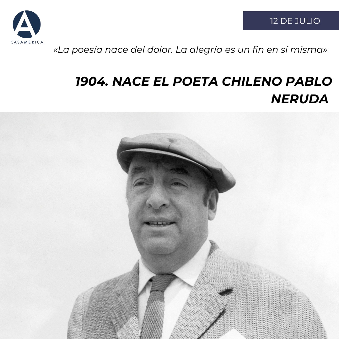 ✍️🇨🇱 El 12 de julio de 1904 nació Pablo Neruda, seudónimo y posterior nombre legal de Ricardo Reyes. Fue un poeta y político chileno.

Neruda fue una de las máximas figuras de la lírirca hispanoamericana del siglo XX. A la juventud de Neruda pertenece el libro más leído de la poesía "Veinte poemas de amor y una canción desesperada", escrito a los 20 años.

El poeta que definió a su generación como "antilibresca" y "antiliteraria", no solamente se negó a aceptar las etiquetas de la vanguardia histórica, sino que en numerosas ocasiones cuestionó el surrealismo su escuela más longeva.

Su estilo se caracterizaba por la descripción de todos los sentidos: oler, oír y mirar. Este buscaba crear la descripción de la escena, poder transmitir al lector de la forma más natural posible los sentires de su poesía, de las palabras. También utilizaba metáforas y símiles que se apreciaban en su poesía o descripciones.

El prestigio internacional de Neruda fue reconocido en 1971, año en el que se le concedió el Premio Nobel de Literatura. El año anterior Neruda había renunciado a la candidatura presidencial en favor de Salvador Allende, quién lo nombró embajador de París. Dos años más tade falleció y de publicación póstuma es la autobiografía "Confieso que he vivido".