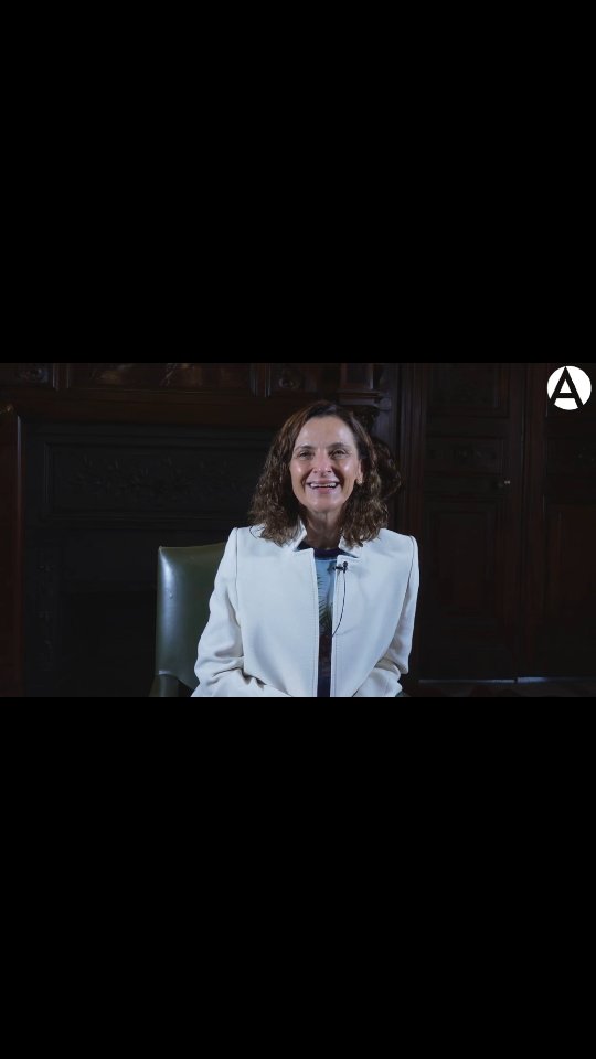🎬 La actriz chilena @antoniazegers visitó Casa de América en el marco del Festival Cine por Mujeres Madrid (@fcinepormujeres), donde participó en coloquios y encuentros sobre creación actoral.

En la entrevista, reflexiona sobre su proceso de interpretación, los desafíos de la creación femenina en el cine y su experiencia en ‘Los tortuga’, dirigida por Belén Funes. “Funciona empujar. Sirve que haya cuotas, porque es un espacio que no se nos había dado”, señaló.

📺 Puedes ver la entrevista completa en nuestro canal de YouTube, enlace en la biografía.

#AntoniaZegers #CinePorMujeres #LosTortuga #CineIberoamericano #CasaDeAmérica
