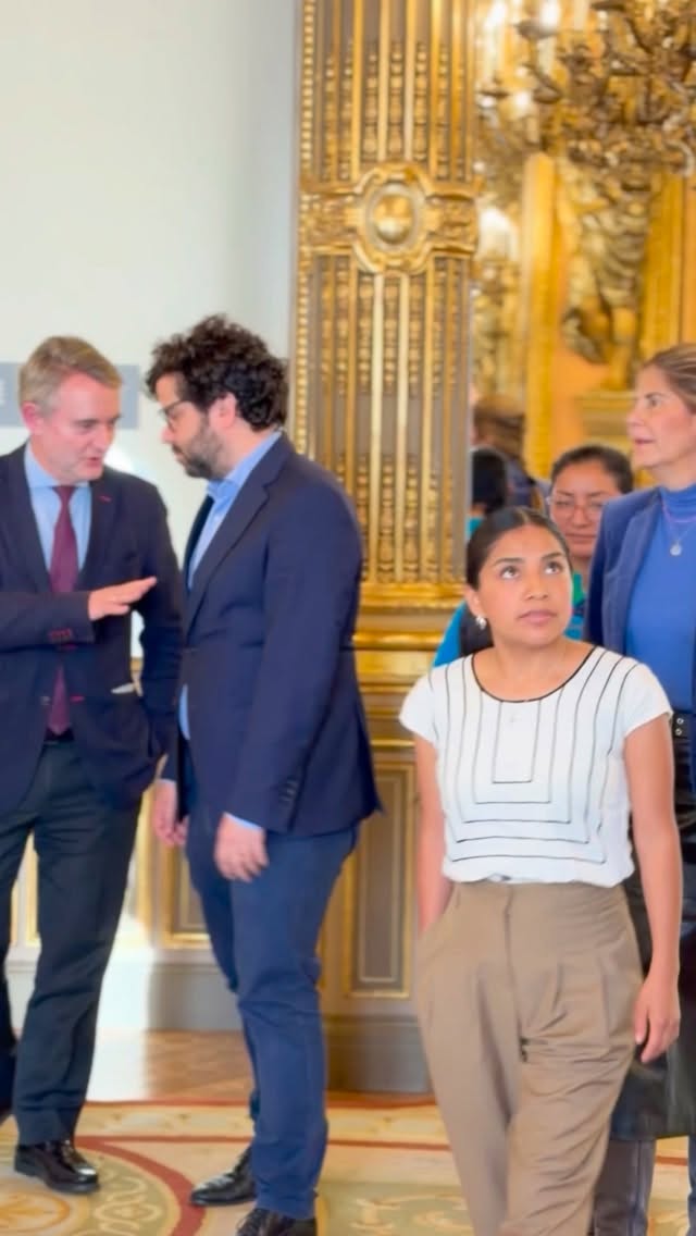 🎥 Ayer tuvo lugar el encuentro ‘La mitad del mundo: el principio femenino en el México indígena’, en el marco de la exposición ‘La mitad del mundo. La mujer en el México indígena’, que conecta a distintas instituciones culturales de Madrid.

Un espacio de reflexión en torno al papel de las mujeres indígenas mexicanas desde la antropología, la arqueología y la historia del arte, abordando temas como la cultura funeraria maya, los saberes en torno al embarazo y el parto, la dimensión simbólica de lo cotidiano y su representación en los museos.

👥 Con León de la Torre, Antón Leis, Quirino Ordaz, Andrés Allamand, Andrés Ciudad Ruiz, Luis Fernando Núñez, Patricia Horcajada Campos, Cristina Vidal Lorenzo y Andrés Gutiérrez Usillos.
🤝 Con @aecid_es y @segibdigital.
📺 Pronto podrás ver el video completo en nuestro YouTube.

#México #Cultura #Historia #Antropología #Mujeres