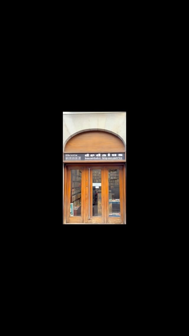 📚 Visitamos la librería Dedalus (@libreriadedalus), un rincón imprescindible para los amantes de las humanidades y la literatura hispanoamericana en Madrid. Fundada en Buenos Aires en 1971 y presente en Madrid desde 1983, este espacio reúne libros, historia y conversación entre estanterías. ￼

Muy pronto compartiremos el video completo para conocer su historia.