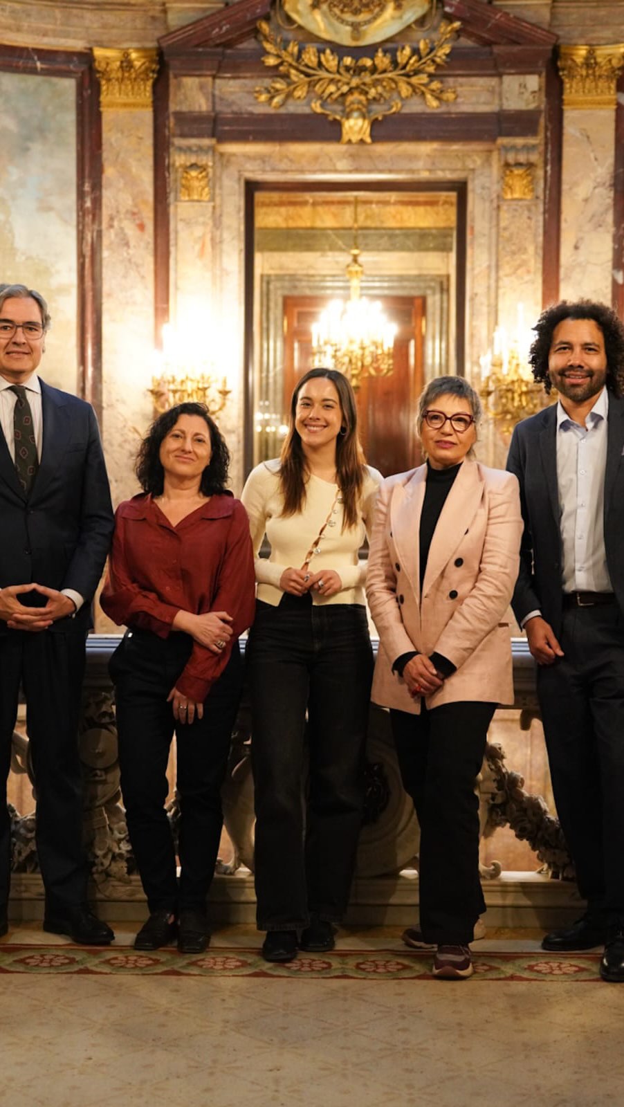 🇵🇷🎥 No fue solo música. Fue una declaración. El paso de Bad Bunny por la Super Bowl abrió un debate que va mucho más allá del espectáculo: lengua, identidad, migración y poder cultural en el corazón de Estados Unidos.

¿Puede una actuación cambiar la conversación de un país? ¿Qué ocurre cuando el español deja de adaptarse y pasa a ocupar el centro?

👥 Con @moisesmorera, @crisregatero, Lourdes Moreno Cazalla (@lmcazalla), Nicholas Casey (@nickcaseyland) y Anna Bosch (@laboschb).

📺 Muy pronto podrás ver el video completo en nuestro YouTube.