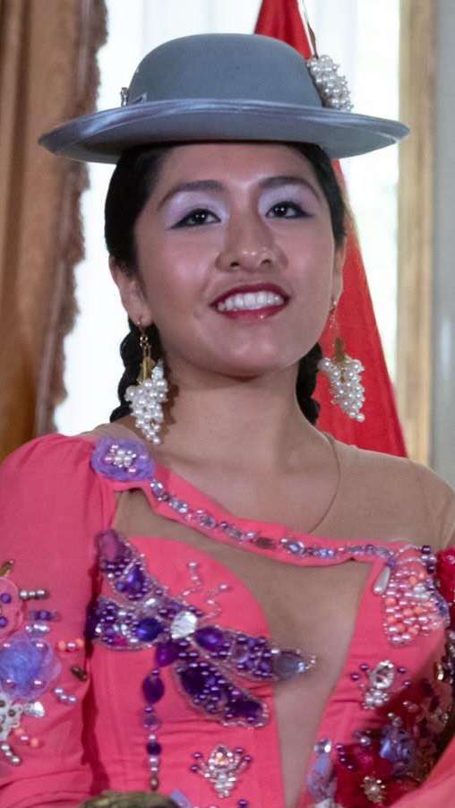 🇧🇴 La presentación de la Festividad de la Virgen de Urkupiña de Bolivia en Madrid 2026 reunió tradición, música y danza para anunciar una celebración que, desde hace más de quince años, mantiene vivas las raíces de la comunidad boliviana en España.

👥 Con León de la Torre, Álvaro Tapia, Mario Ermo Paco, Hugo Bustillos y Fernando Vargas.
💃 Con las actuaciones de la Saya Afroboliviana y la Morenada.
🤝 Con @embajadabolesp.

#Bolivia #Urkupiña #Madrid #Cultura #Iberoamérica