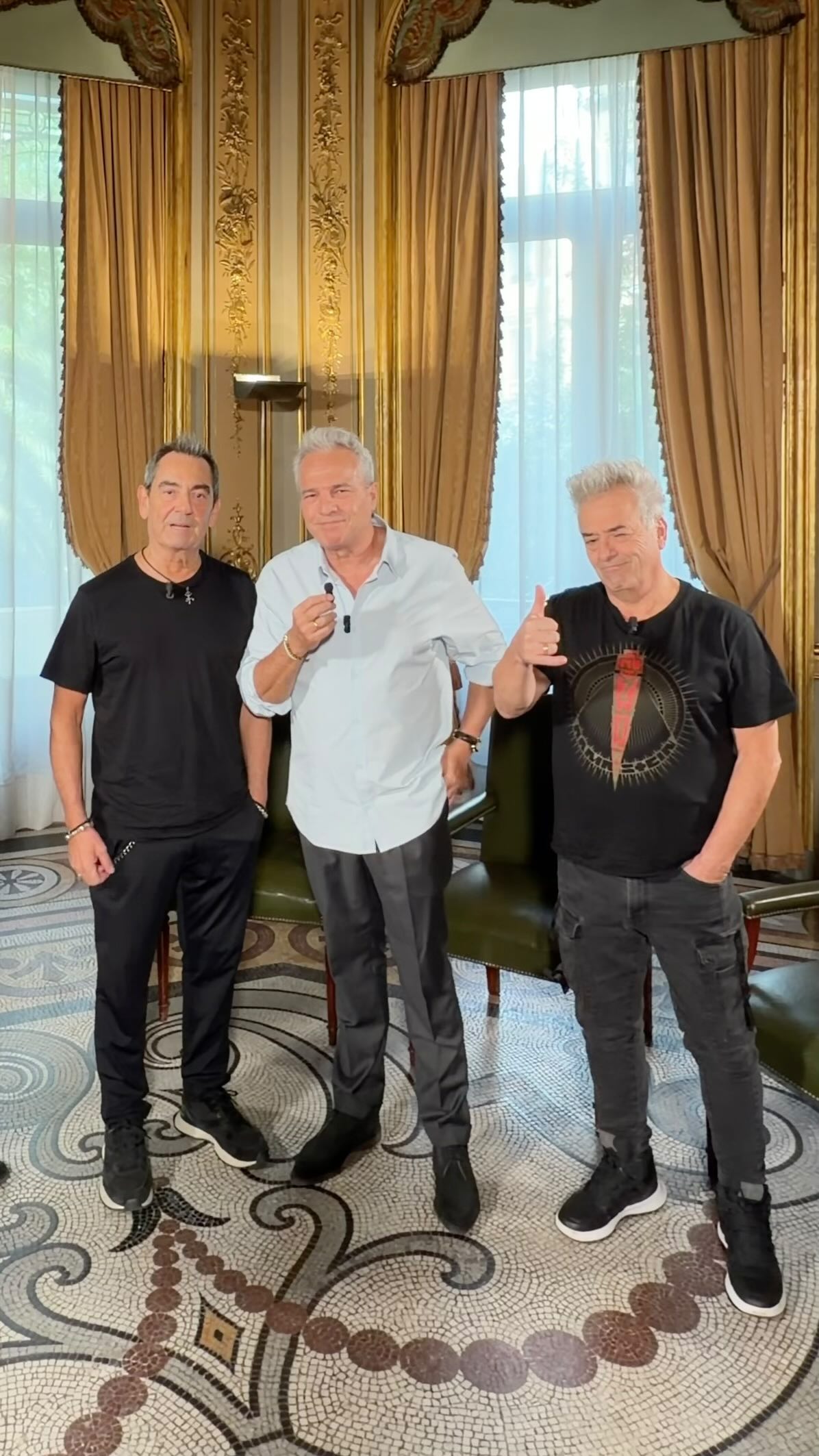 🎸 Hombres G (@hombresgoficial) se baja de los escenarios para una entrevista.

El grupo ha venido a grabar ‘Conversatorios en Casa de América’ con Julio Somoano (@j_somoano). Aquí nos lo cuentan ellos mismos.

▶️ Muy pronto en @conversatorios_tve.

#HombresG #Conversatorios #CasaDeAmérica