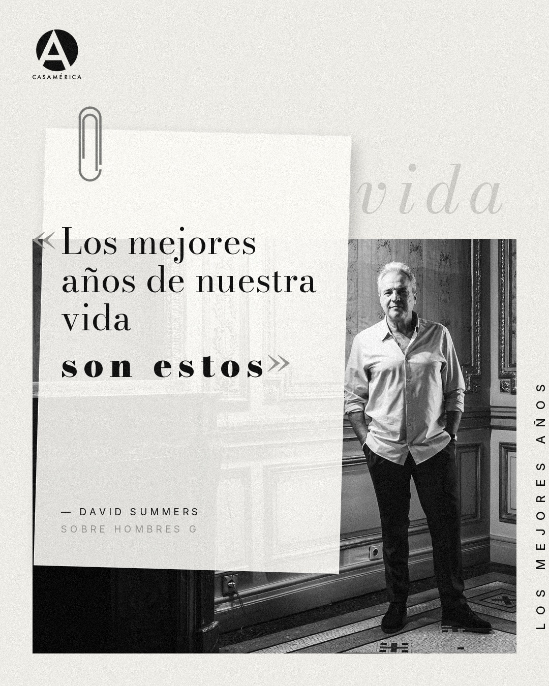 🎸 🎬 «Los mejores años de nuestra vida son estos». David Summers vuelve a Casa de América para hablar de Los mejores años de nuestra vida, el documental que recorre más de cuatro décadas de @hombresgoficial y, sobre todo, la historia de amistad de sus cuatro integrantes.

Durante la entrevista, Summers habla de la persistencia y el sacrificio detrás de más de 40 años de carrera, de la llegada de nuevas generaciones a sus conciertos y de la relación fundamental que Hombres G mantiene con América: «El cariño que este pueblo maravilloso de Hispanoamérica nos tiene es inagotable».

También mira hacia el futuro y adelanta el próximo disco del grupo, Acojonante, con el que esperan abrir una nueva etapa en su trayectoria.

📺 Ver en nuestro YouTube, enlace en la bio.