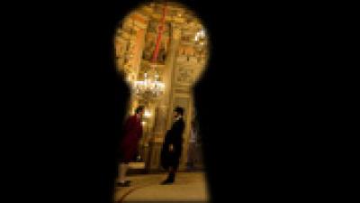 La puerta del palacio está abierta... ¿Entras?
